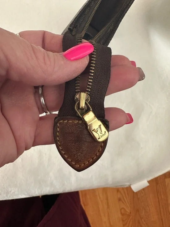 EUC Louis Vuitton Brown Monogram Canvas Toiletry 19 w/ cert of authenticity - Picture 4 of 16